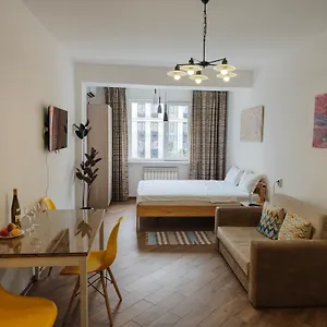 Loftik Shevchenko Street Апартаменты